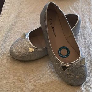 Dress shoes for girl. Size 2 NEW